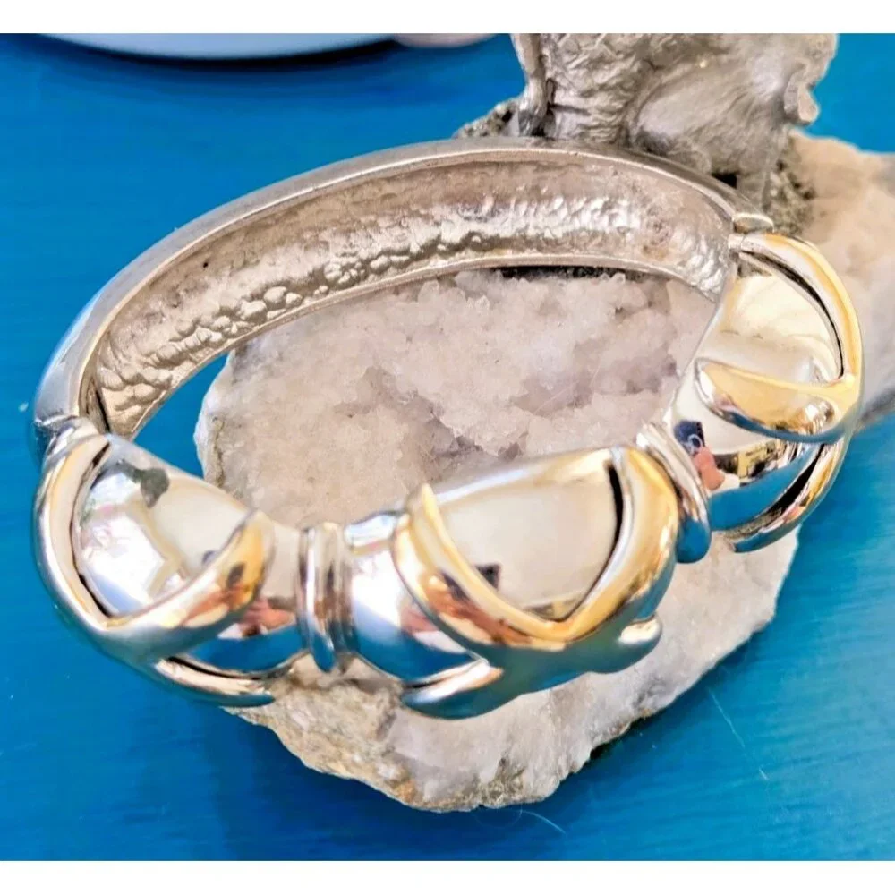 Two Tone Hugs & Kisses Hinged Bangle Bracelet Gold Silver Cuff - Picture 7 of 8